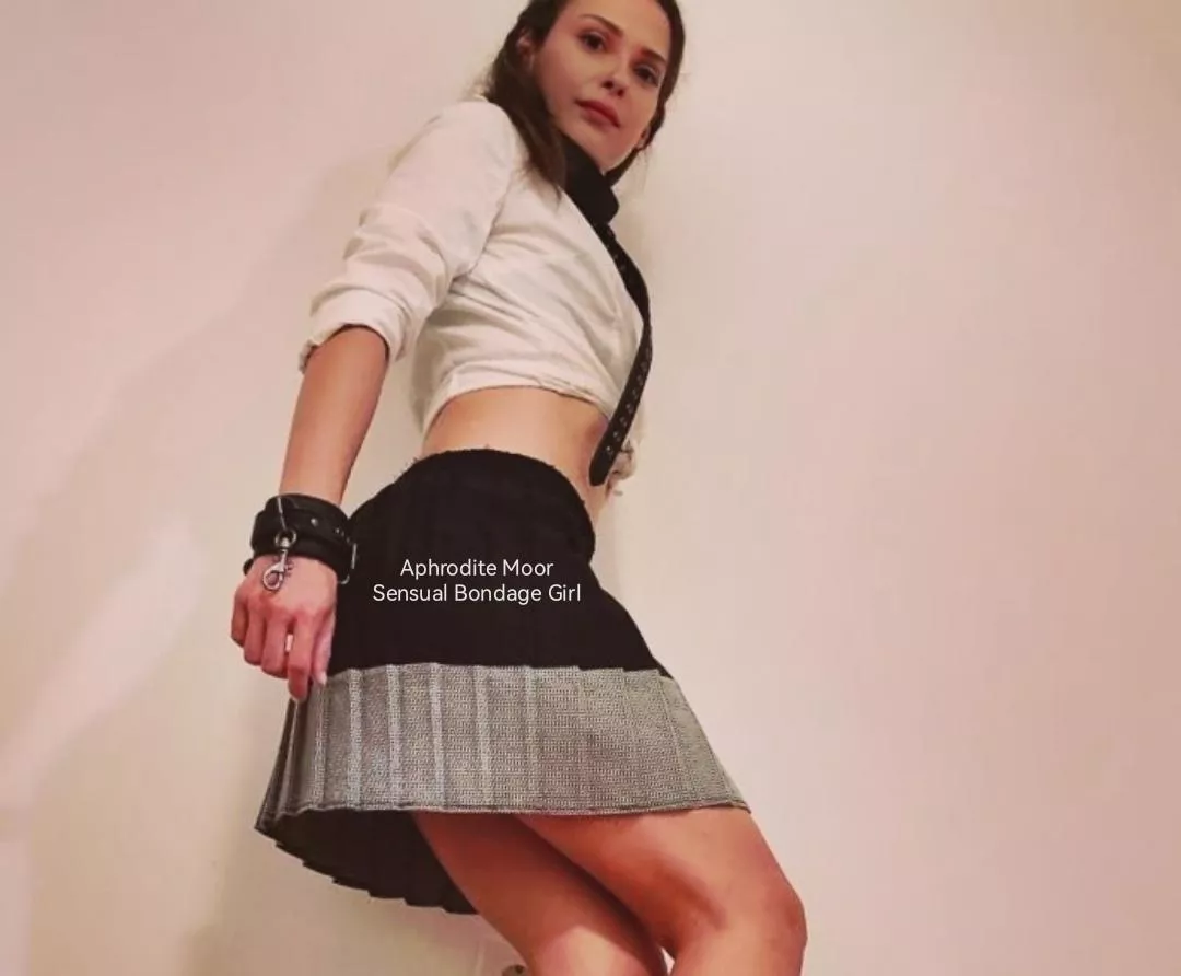 What would you do if you find me like this? 📌 posted by hotgirlmoor