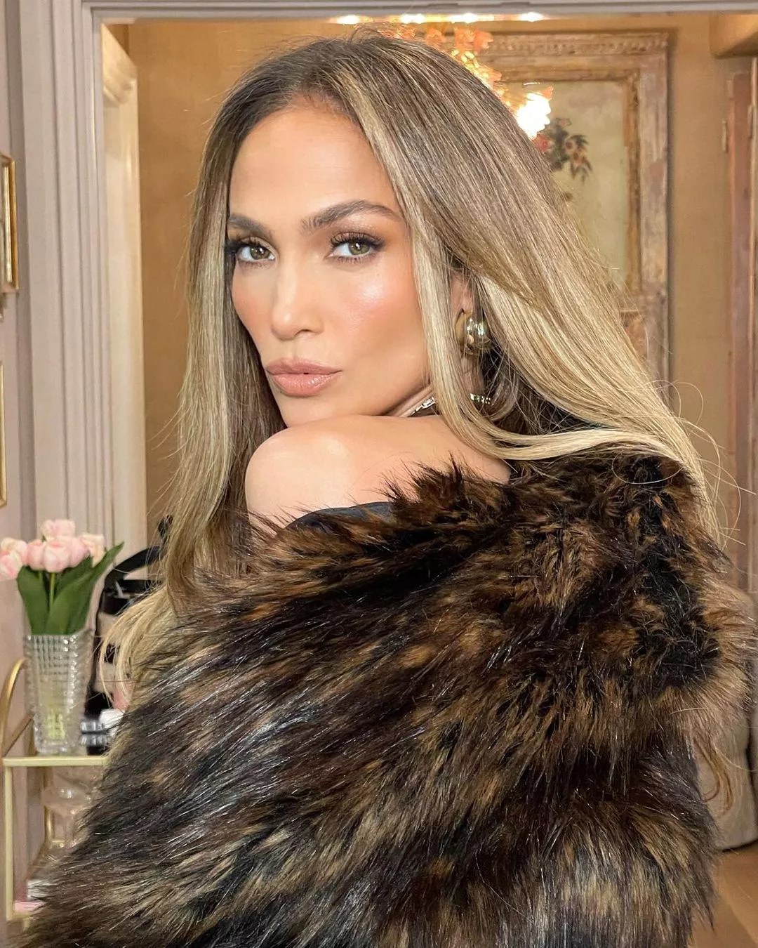 Jennifer Lopez  posted by ControlCAD