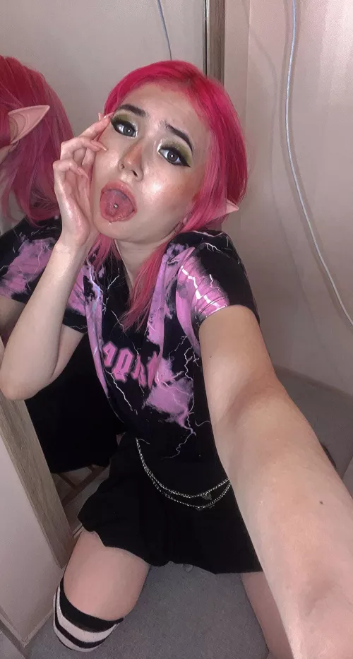 My perky little ass just begs to be spanked hard and often by ykisao
