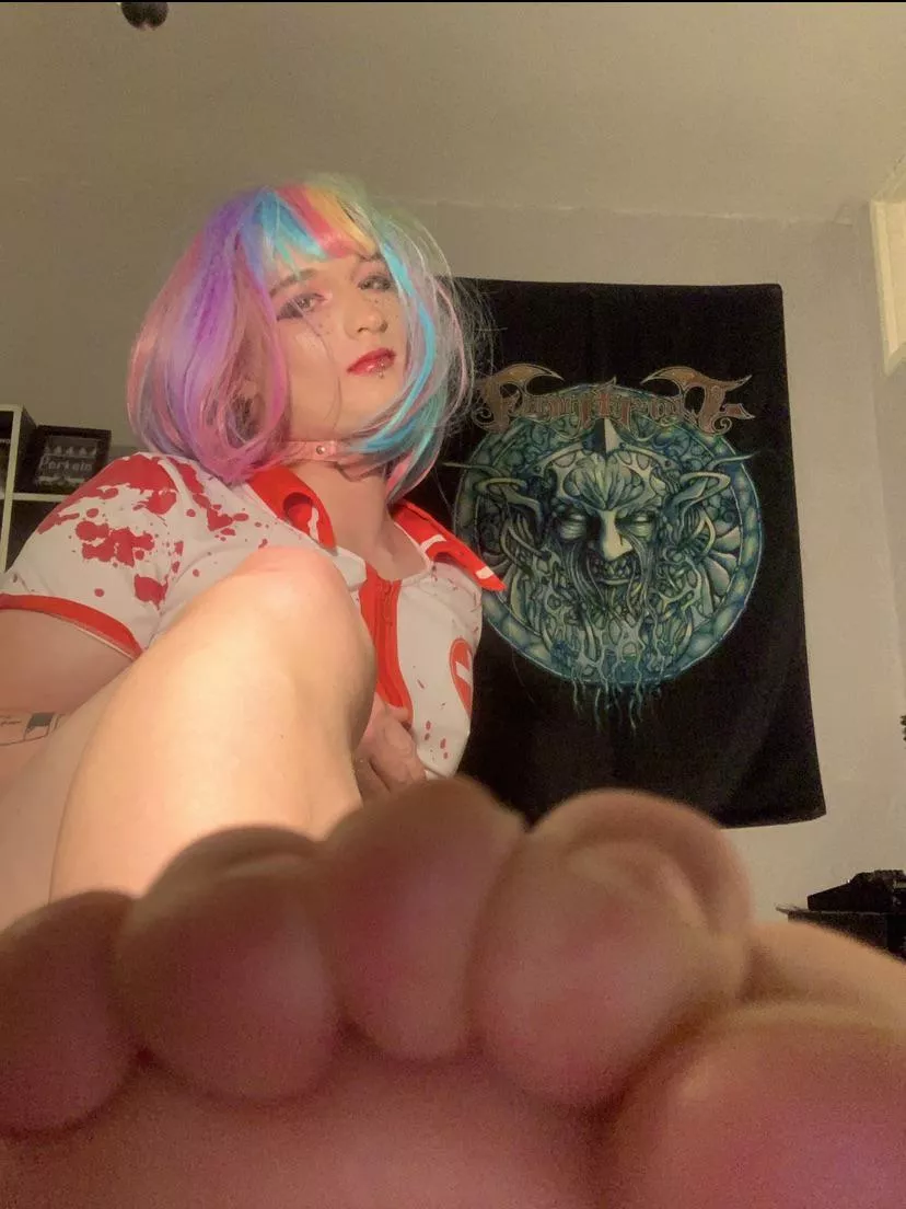 Pov I step on your face  posted by LilxJanexT