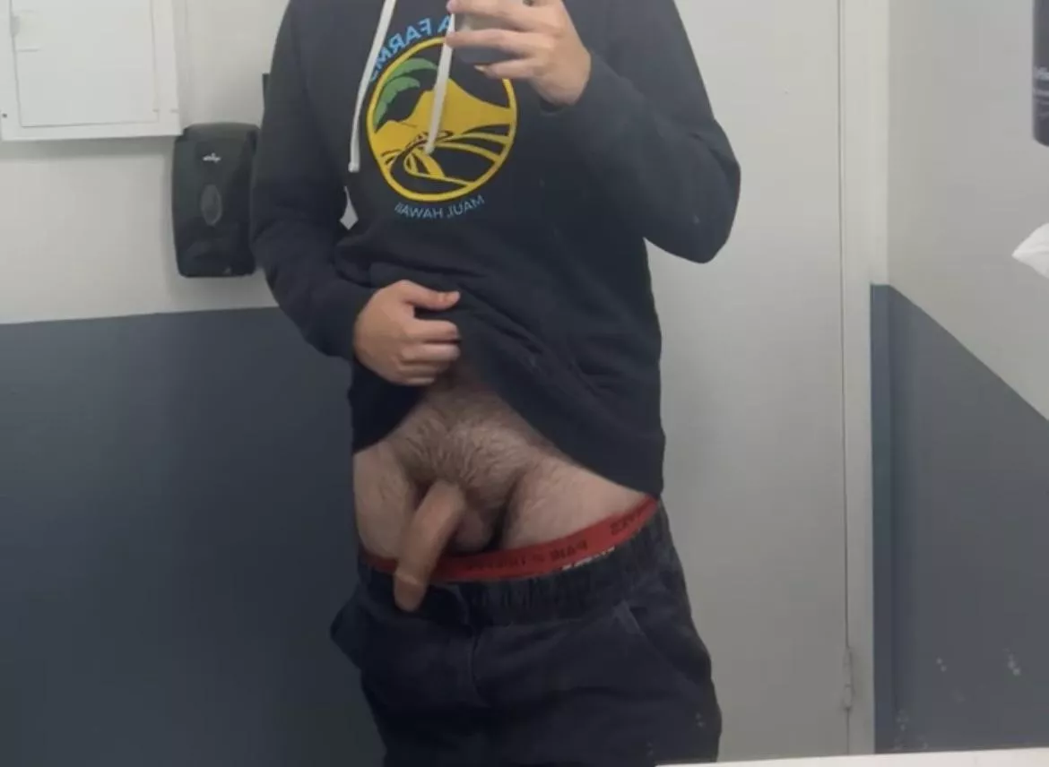 What your barber does when he goes to the restroom [24] posted by diegoishome