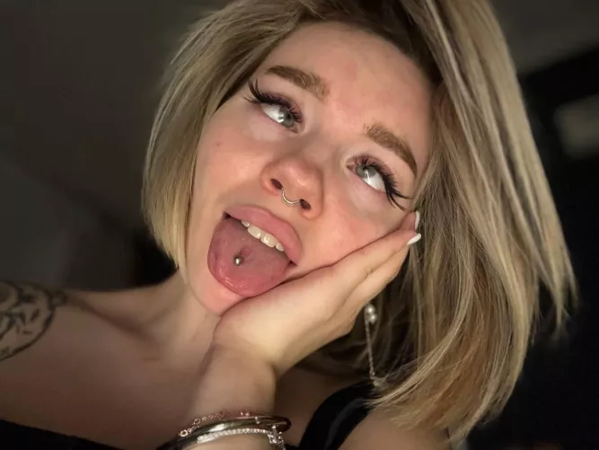 You'd like to see that face when you cum in me, wouldn't you by PrettyGirlHotness