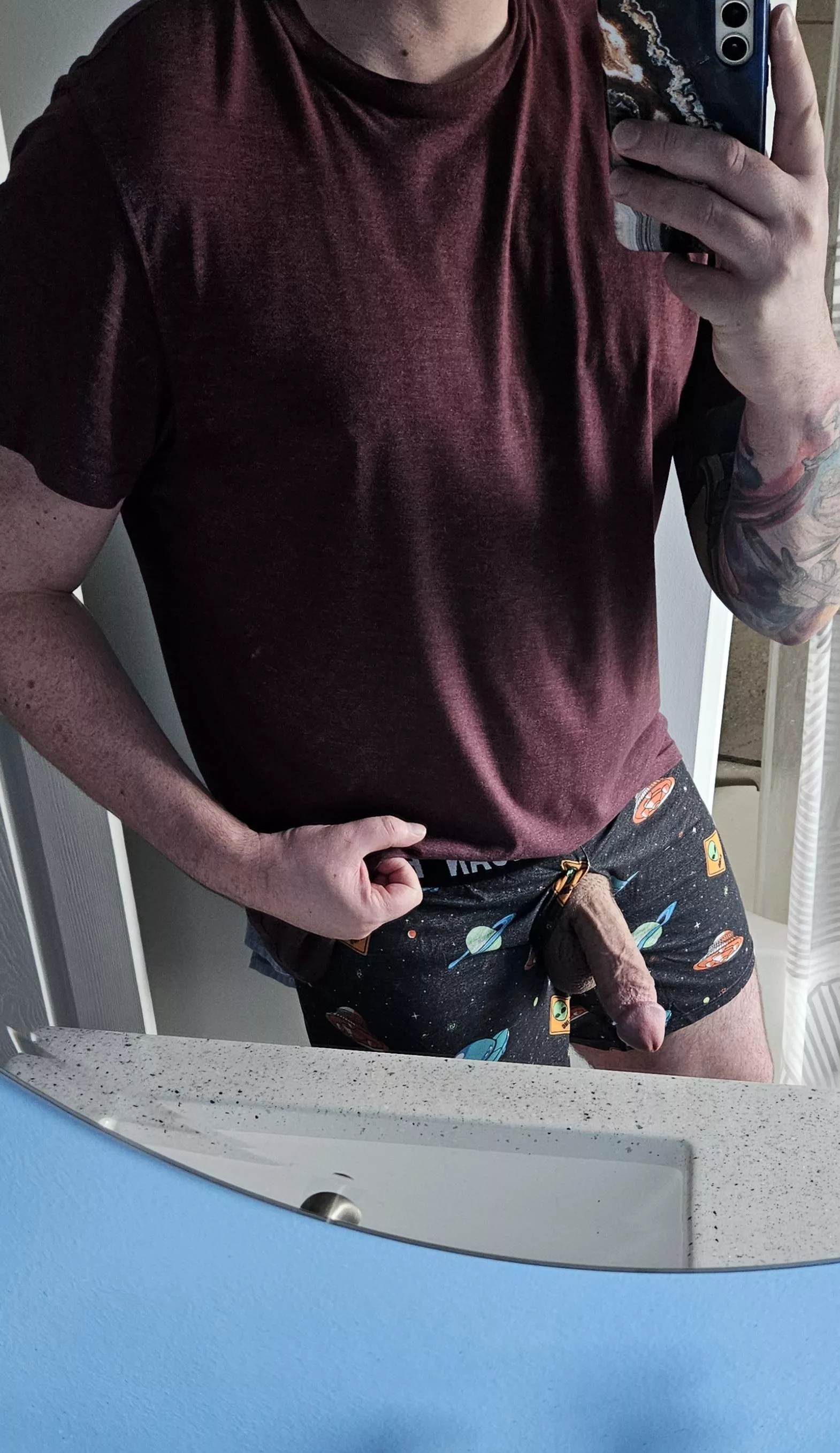 (34) Any bros wanna chill? Maybe fuck around? Hmu.  posted by Massive_Ad6903