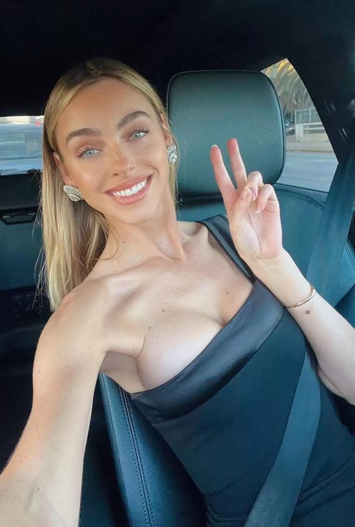 Elizabeth Turner posted by AnyTalk88