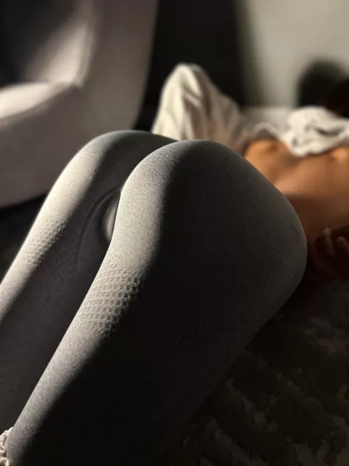 Even a small ass can look good in tights by la_skinny