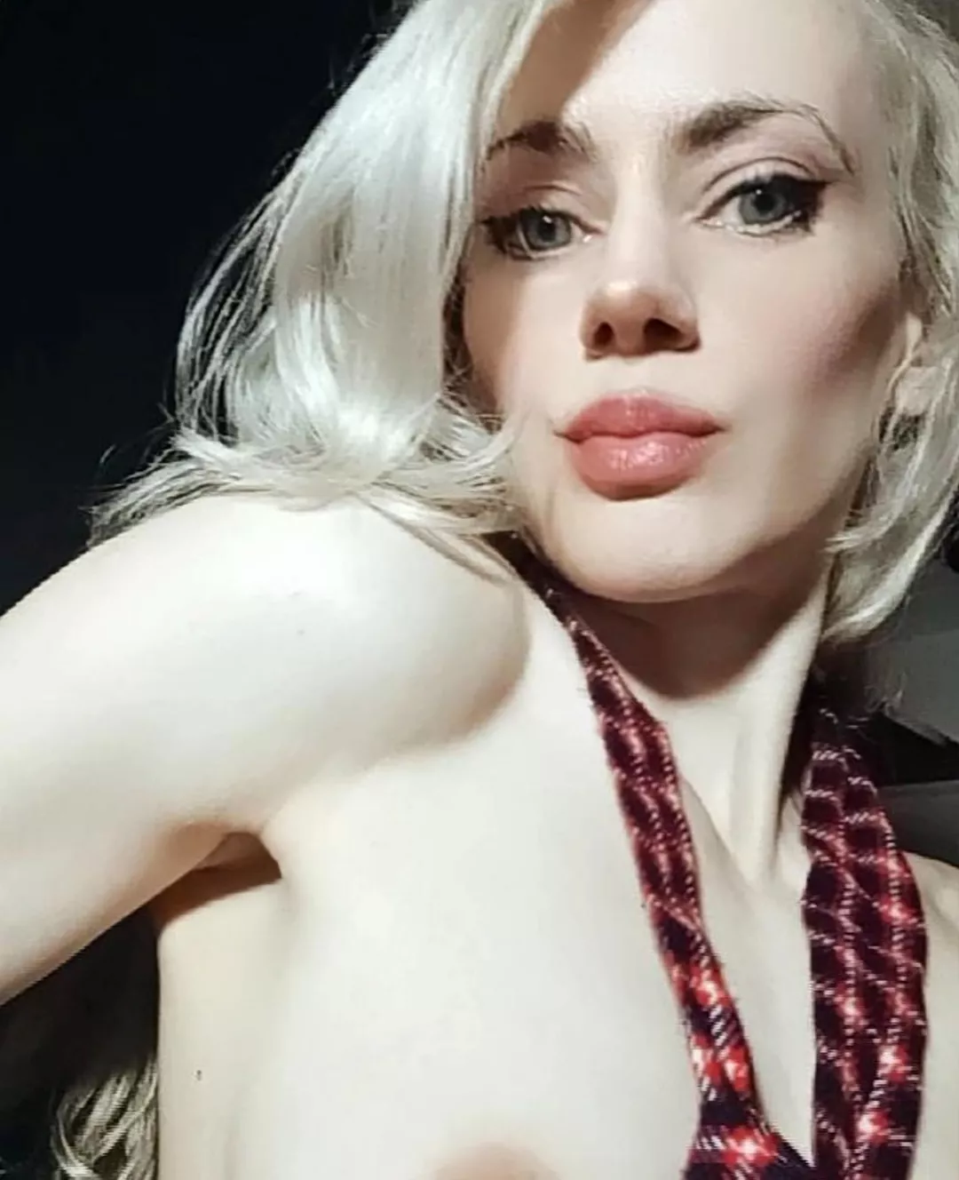 Hello🙈 posted by kitana9