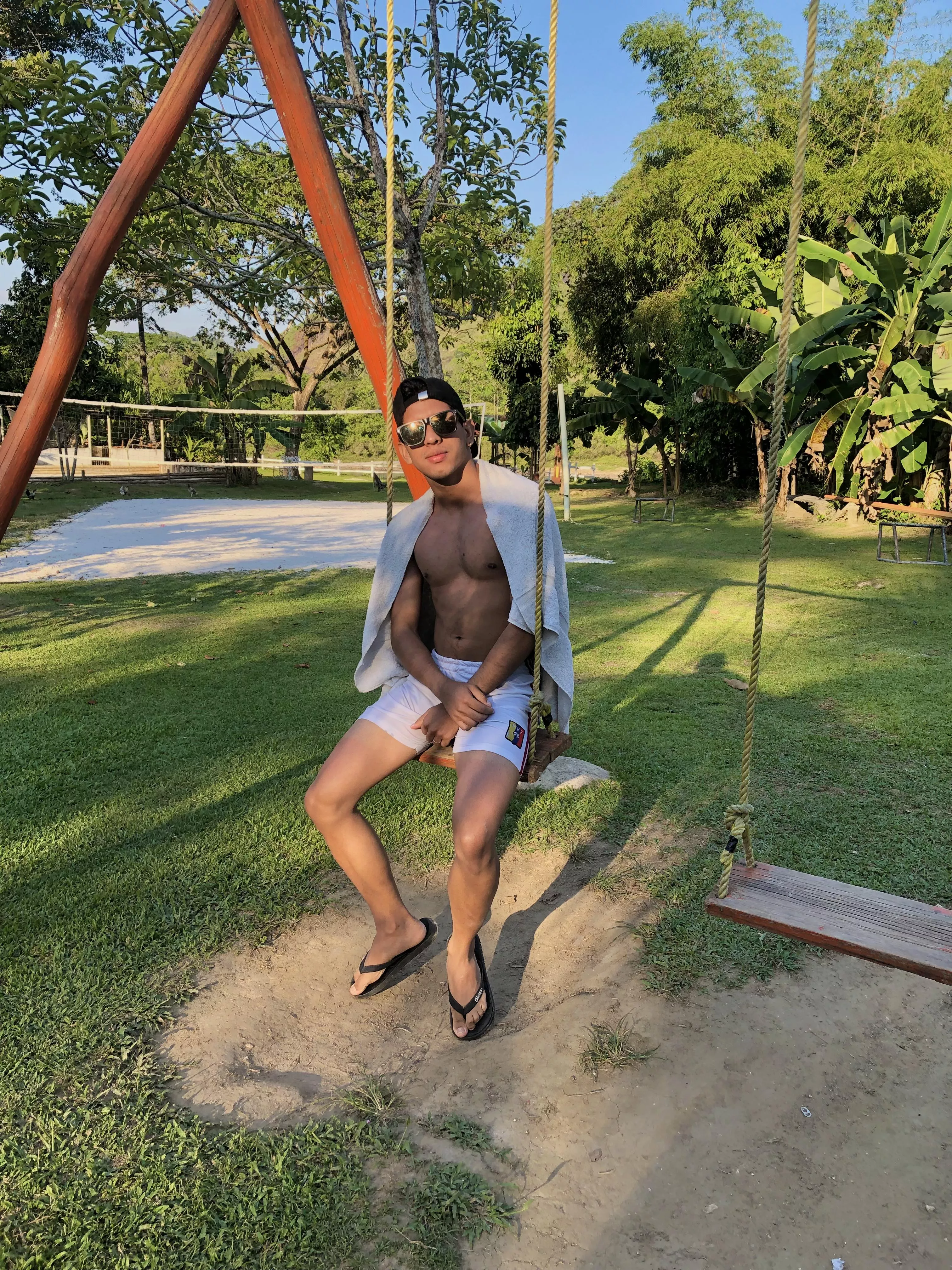 Hello, I'm looking for new friends ;) posted by Puzzleheaded_Film227