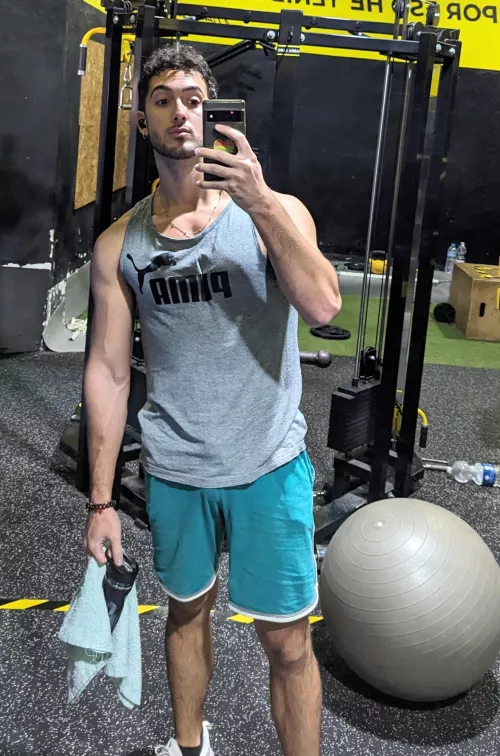 Hi everyone 👋🏻 by BigNerdDick