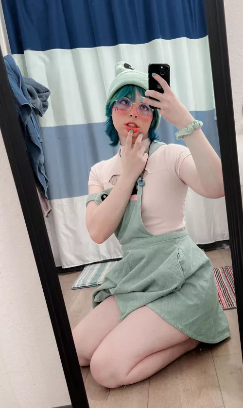 I dyed my hair yesterday and wanted to show it off. Also note the frogs everywhere by Bunnyrichsl