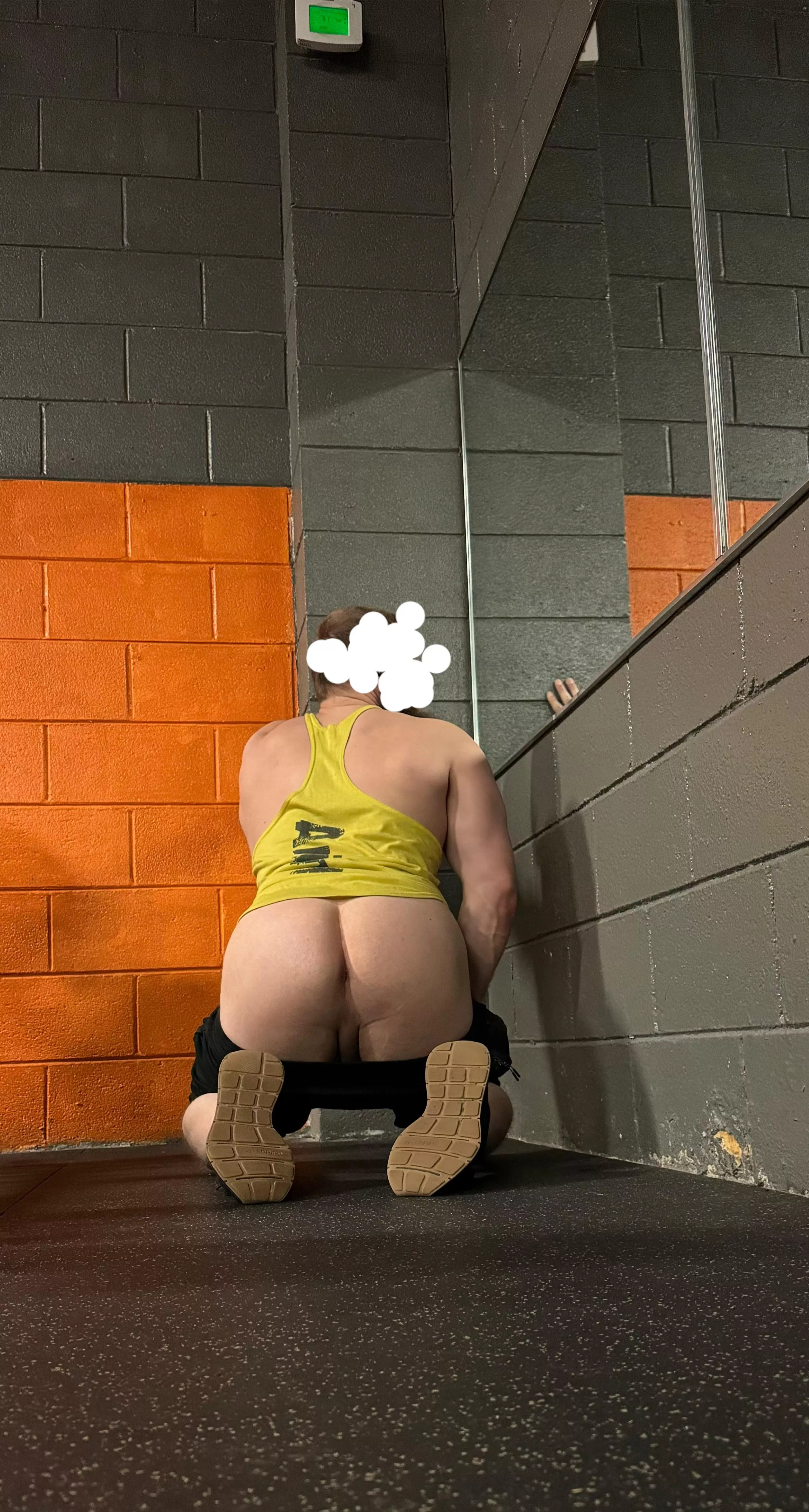 I squat sometimes 🤗 age 27😍 posted by muzbttm