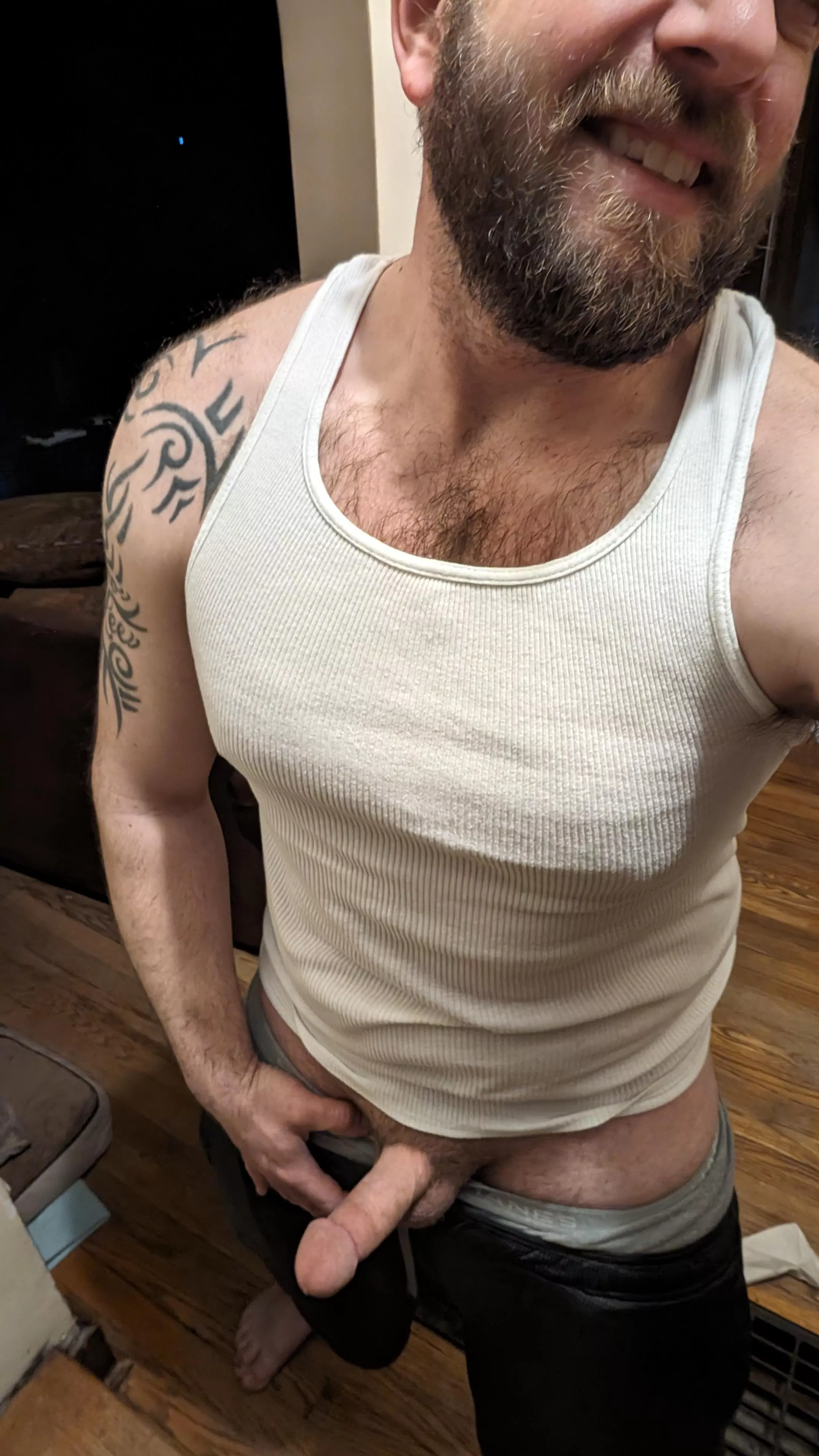 Late night shenanigans 😘 posted by whatarewedoinghere42