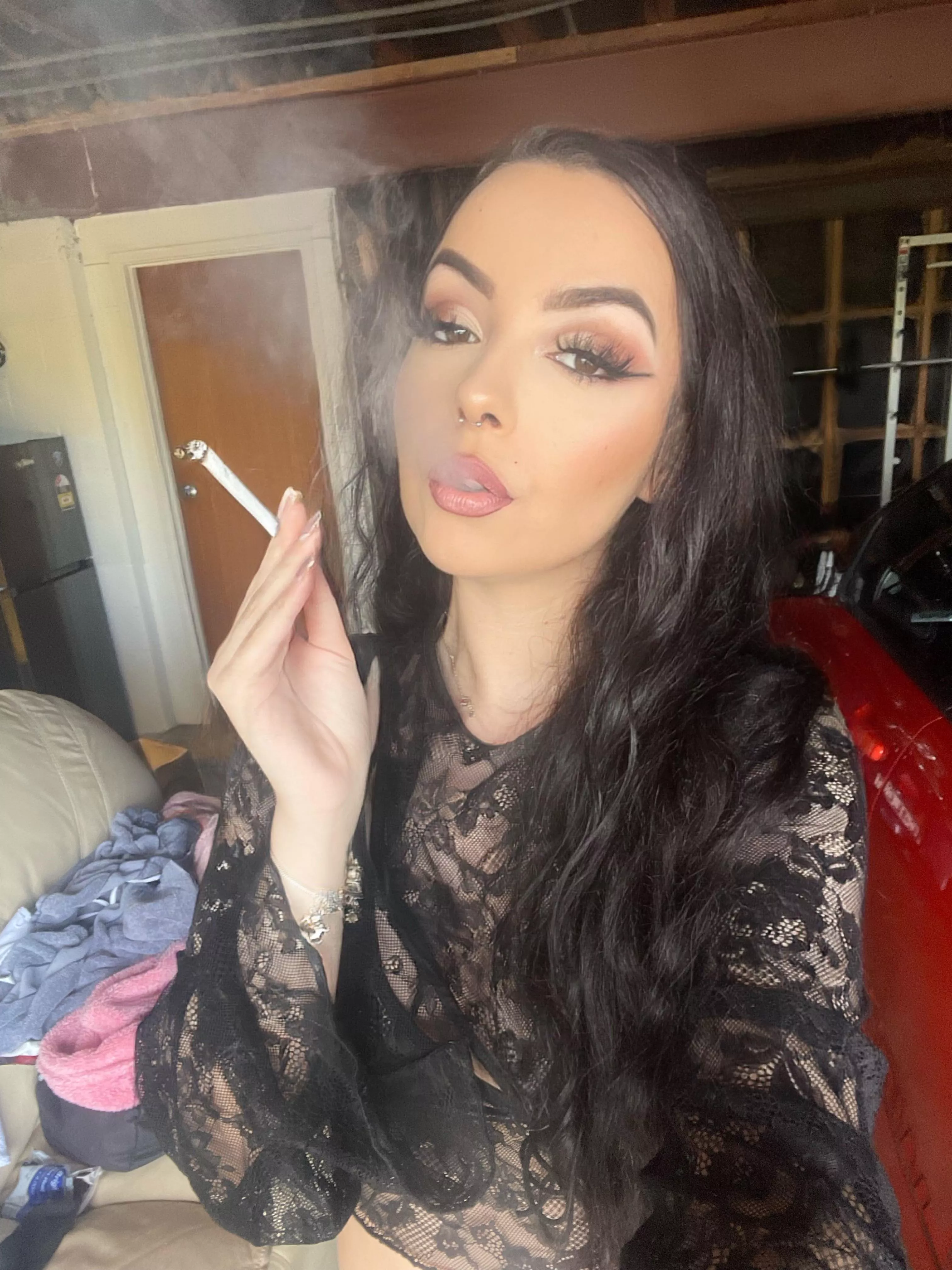 let me blow smokey rings around your cock (tailormade).  posted by Brattywynter