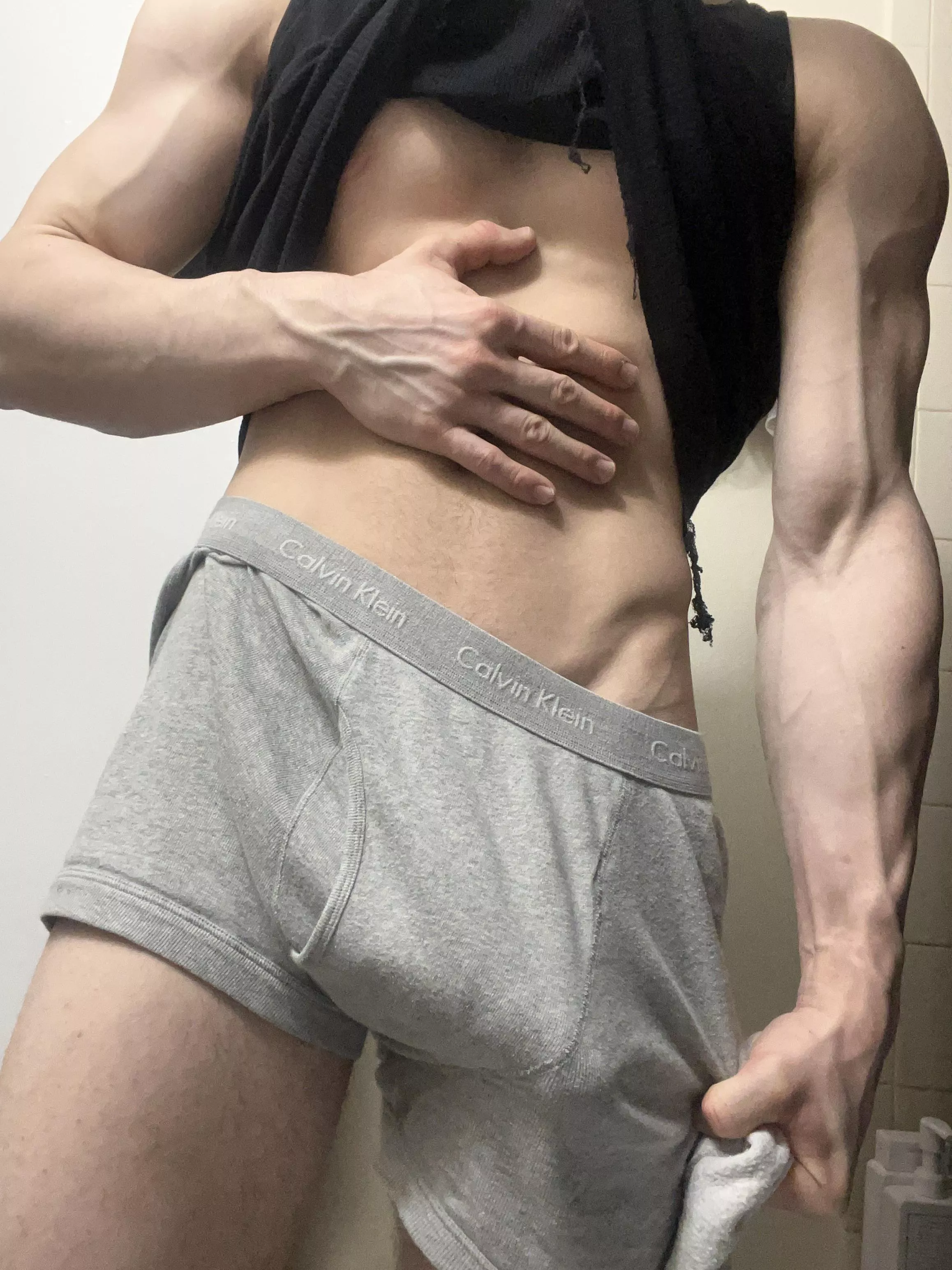 look how I flex in em 🥵 posted by RobertDeitz