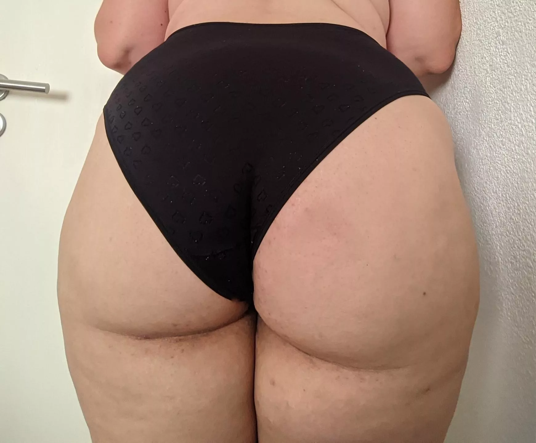 Phat white latina ass that loves comfy panties posted by chiara_bunny