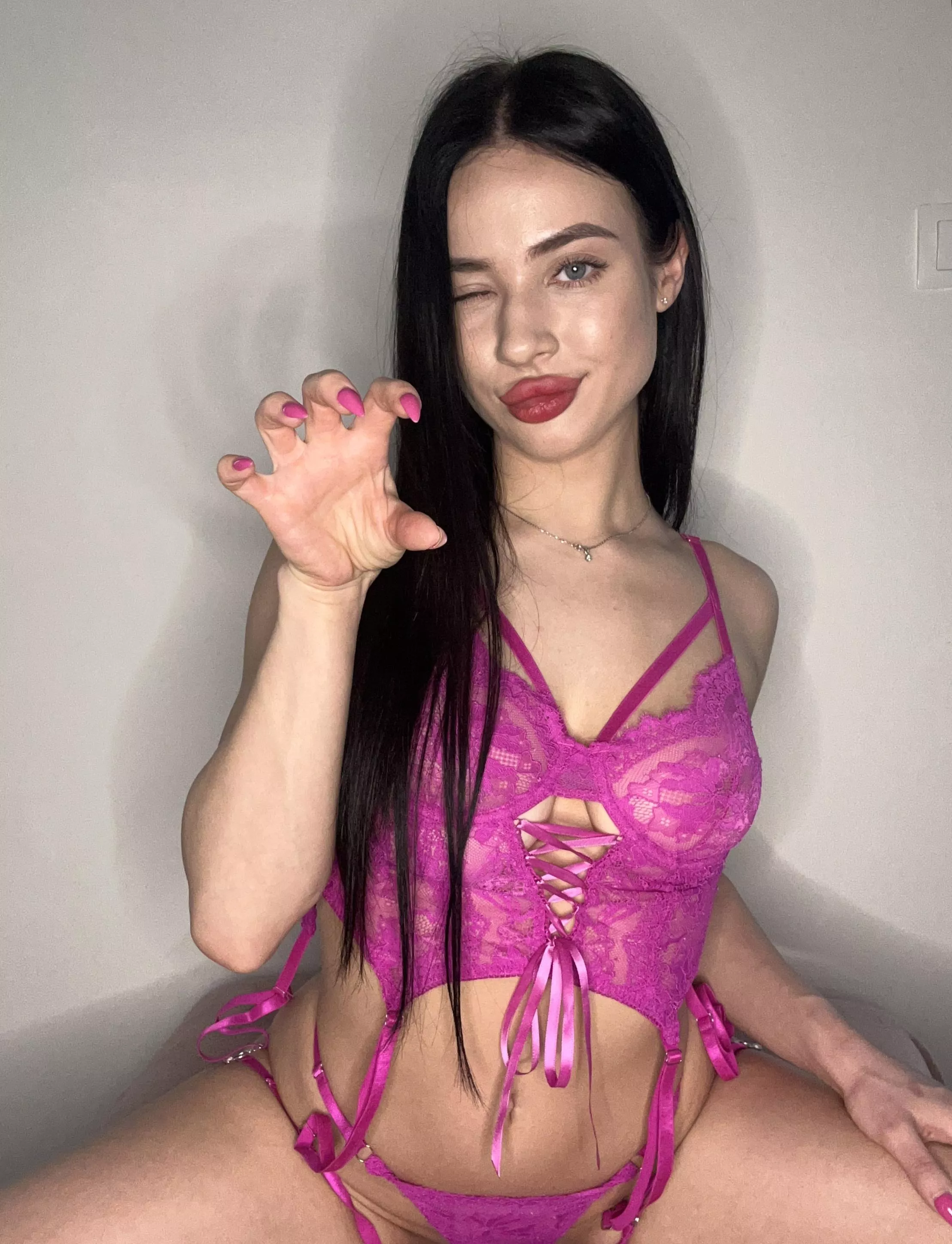 These claws love guys' backs posted by bridalpyelitis799