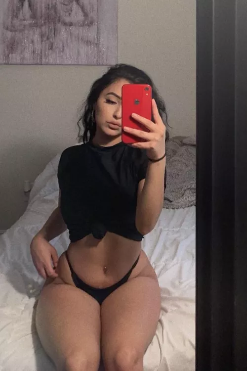 Thick thighs by MaximumMindFreak