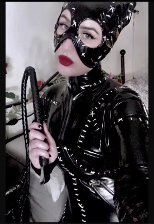 What do you think of my batman returns catwoman?? by Ill_be_your_slut