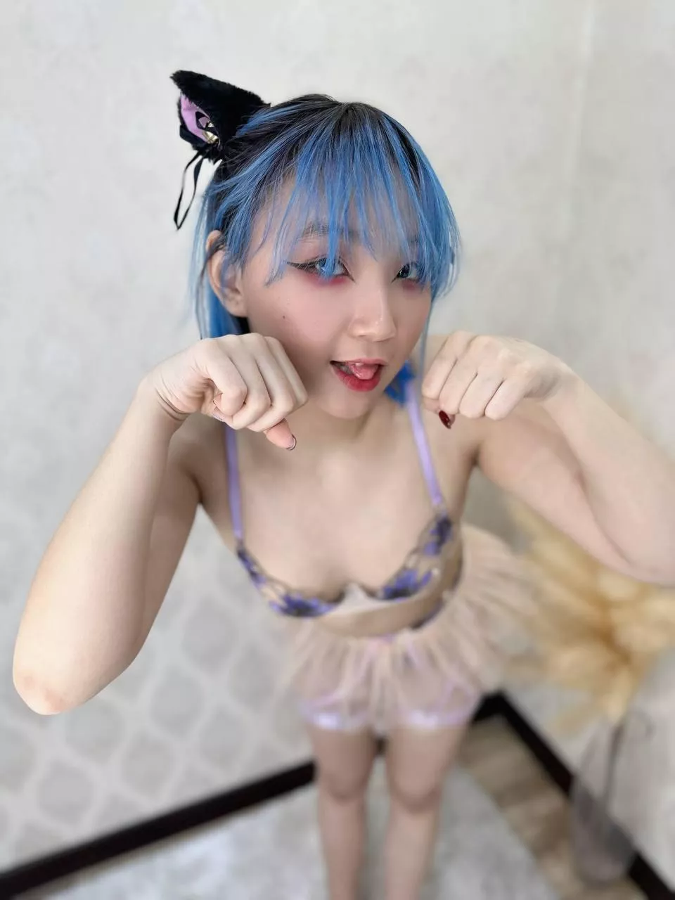 Who wants to be my seat? posted by HotPetiteDream