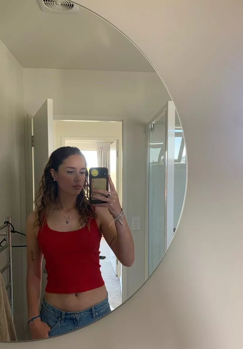 would you like to see me without clothes? posted by Linda_Hernandez10