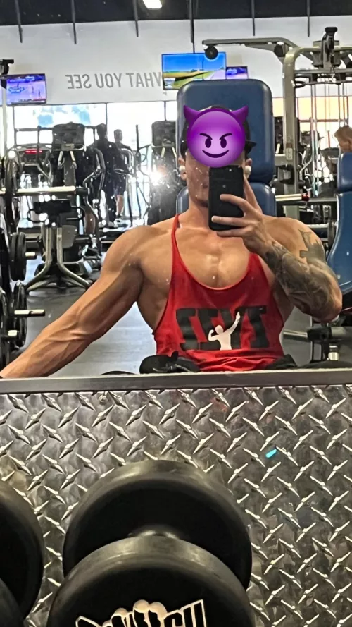 Alrightyyy who wants to donate their little shrimp dick to be my forearm workout for today? 😈🥰 by TheeGuyDerek