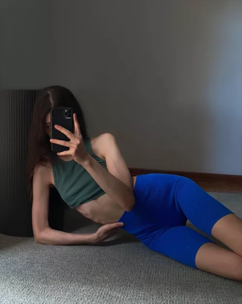 Athletic or just skinny? I would say both!  by ClaraNekoo