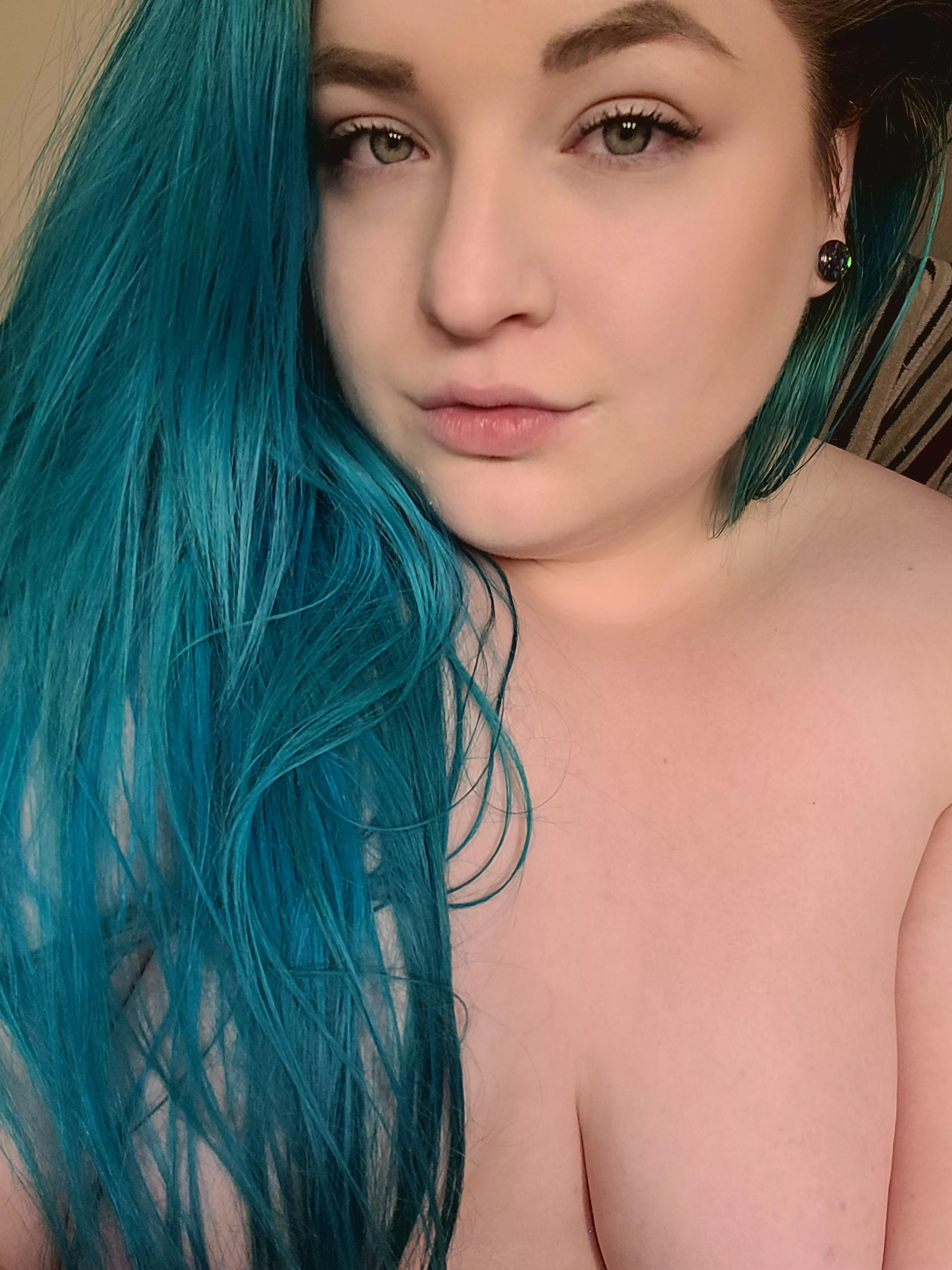 Can I make eye contact with you while we fuck? posted by shyysuccubus