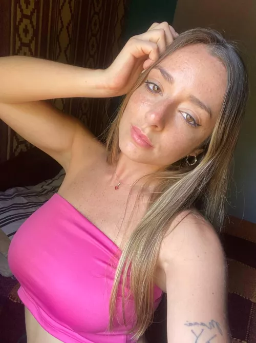 Do I look good in this? by Edka23