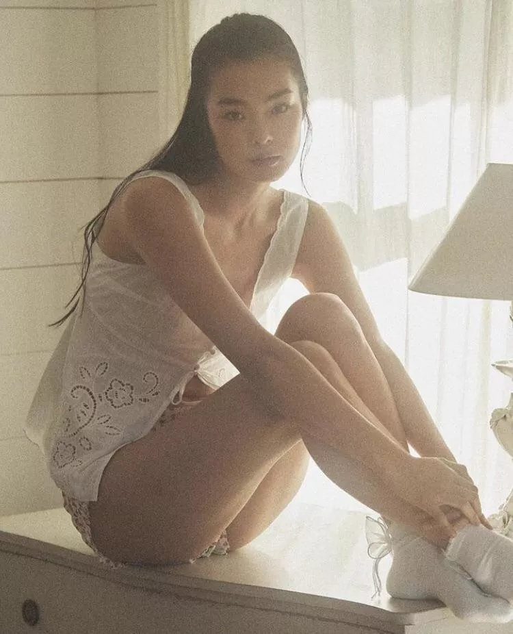 do u like petite girls?  posted by devilndaisies