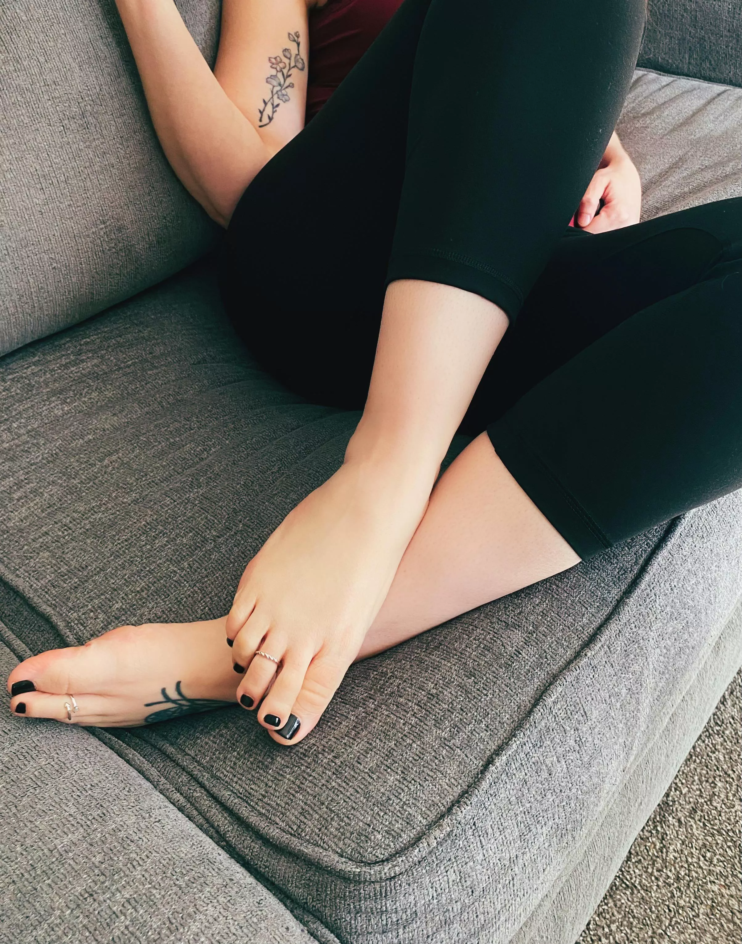 Happy Toesday! posted by Barefoot_Blossom