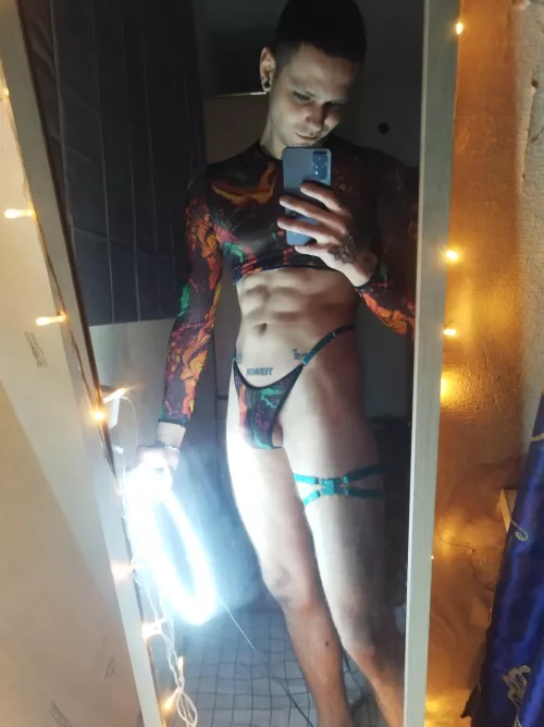 Hi, do you want to see it from behind? by Exterrer