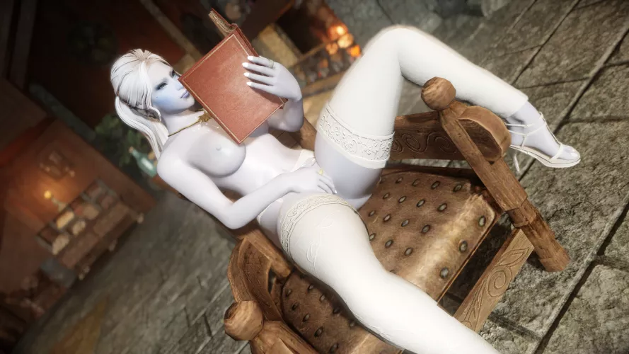 I don't know what book Azurel is reading, but she seems to be enjoying it. by CrowOfItachi89