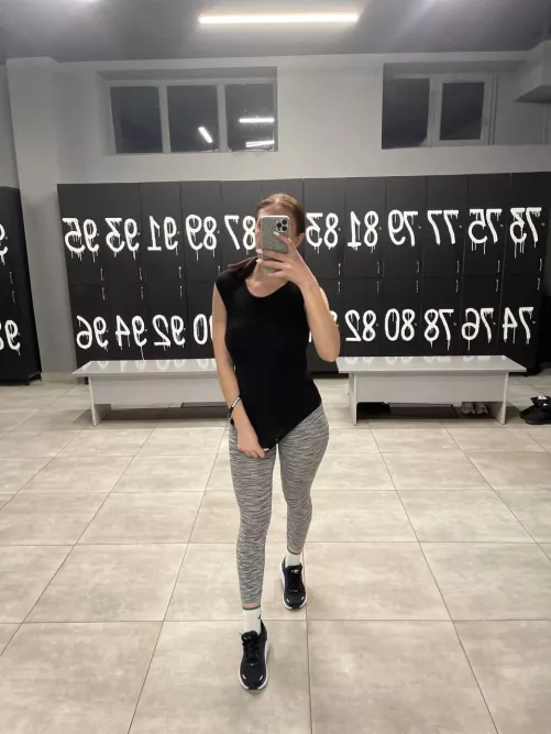 I don't miss the mirrors😅 by megan_vikkk