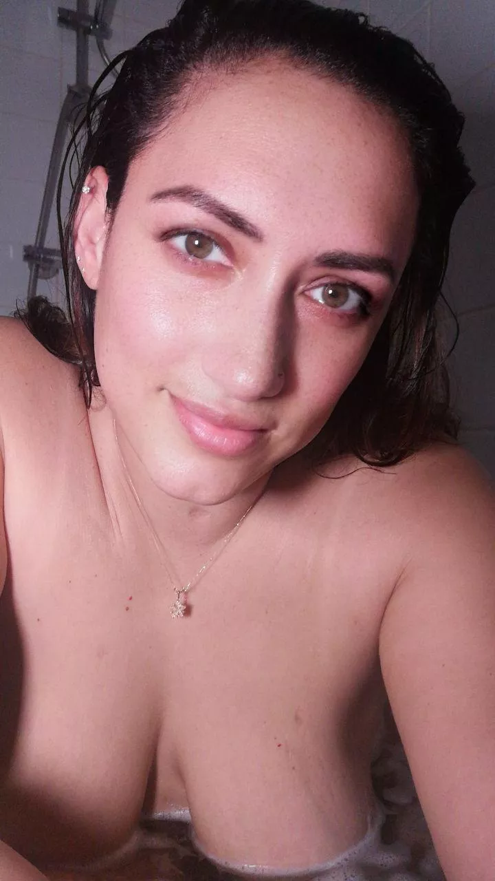 I snap you saying I'm waiting in the bath for you, how quick you getting home? posted by brookelovlypair