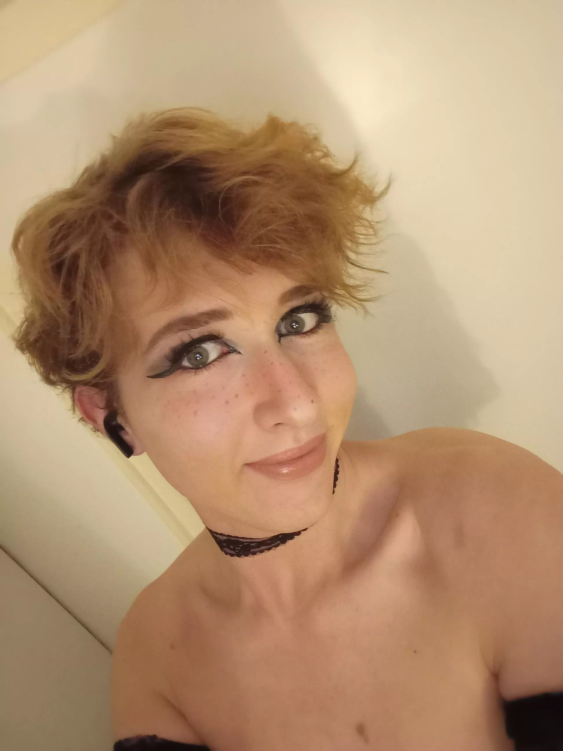 I tried a more natural makeup look, I think it looks cute. posted by DragonfanX