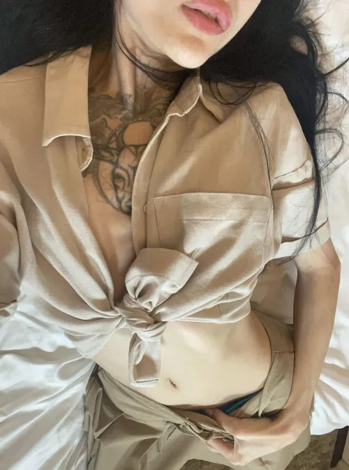 If you will kiss my slim waist, I will kiss your balls by trioen