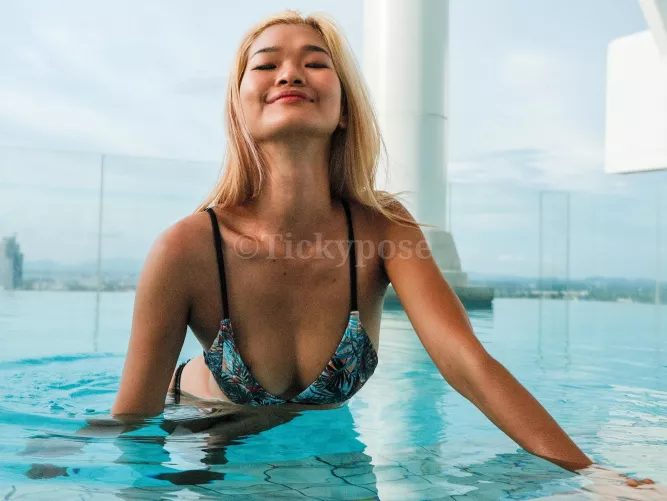 I'm just here to wish you a happy Tuesday (F 25) by Tickypose