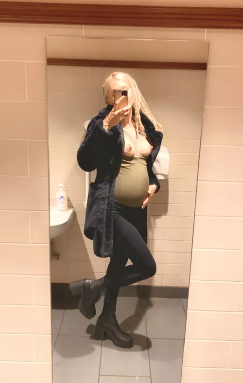 I'm rocking the preggo body  by spiritualslvt