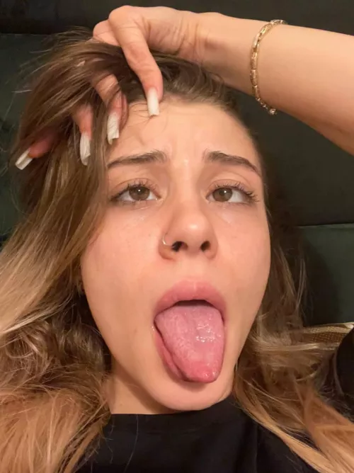 I'm waiting for your load by Daphne_Ella