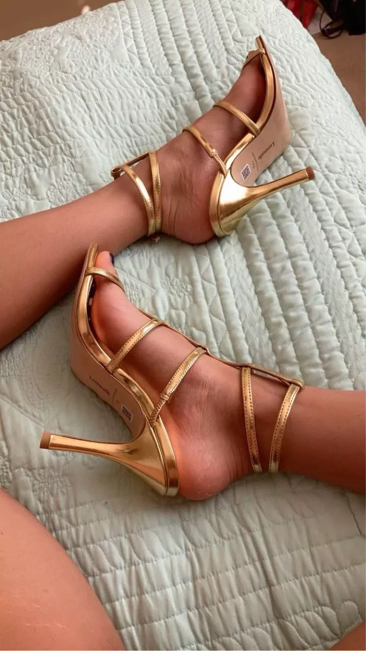 Invite me somewhere that I can wear my new HIGH HEELS posted by LindseyK2121