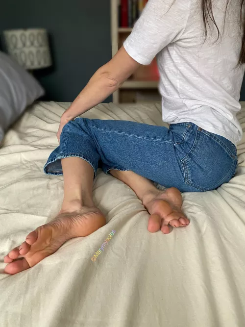 Is there a better combination than blue jeans and bare feet? by Marymysoles