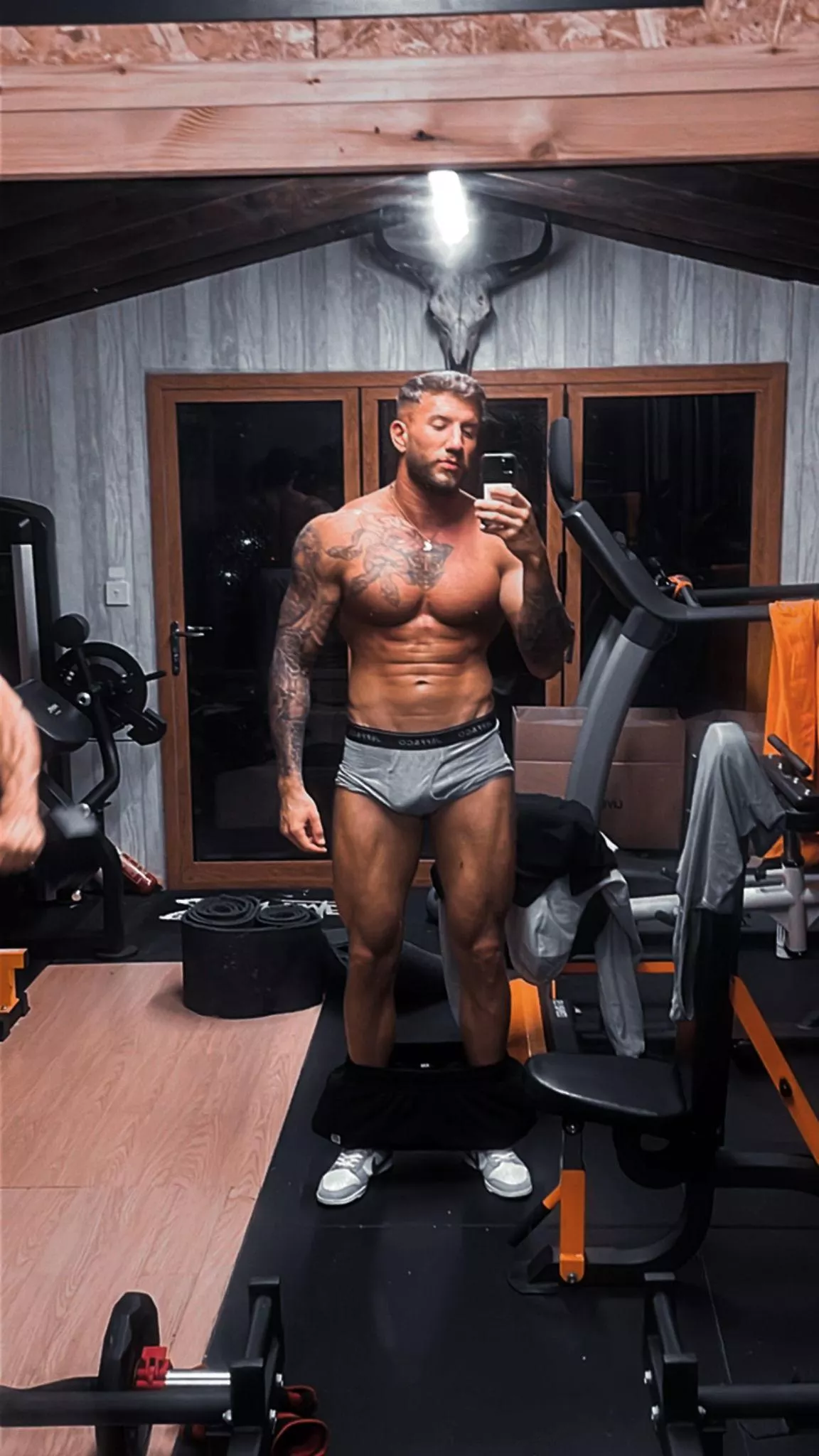 It's risky to fuck in this gym but are you willing to take the risk with me? posted by onlybigj