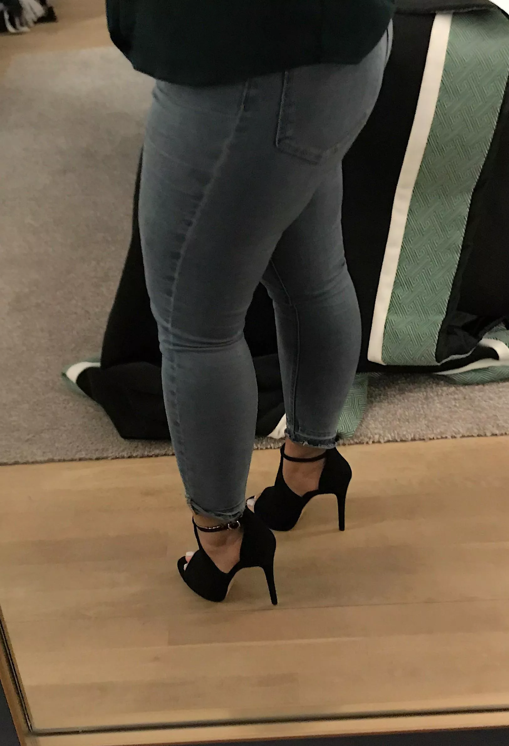 Jeans & heels ✨ posted by Yourfetchylittlefeet