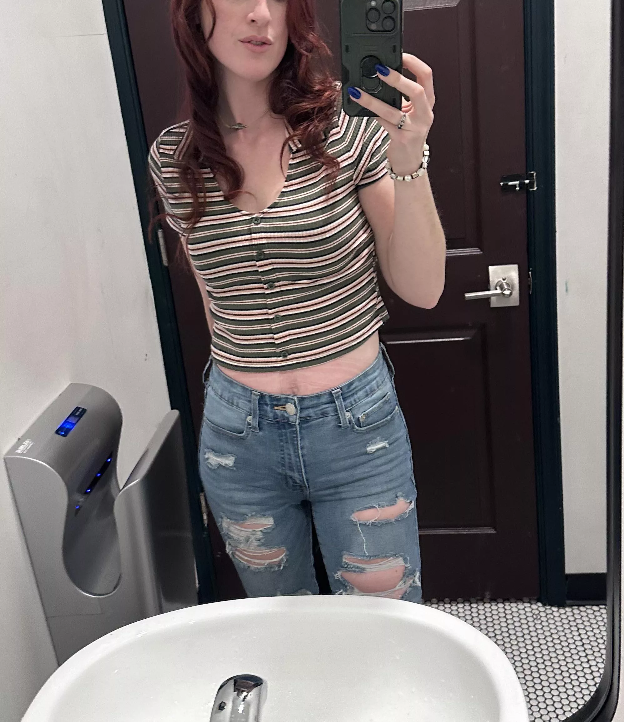 Mom outfit on point today [f] posted by Cay_Bakes