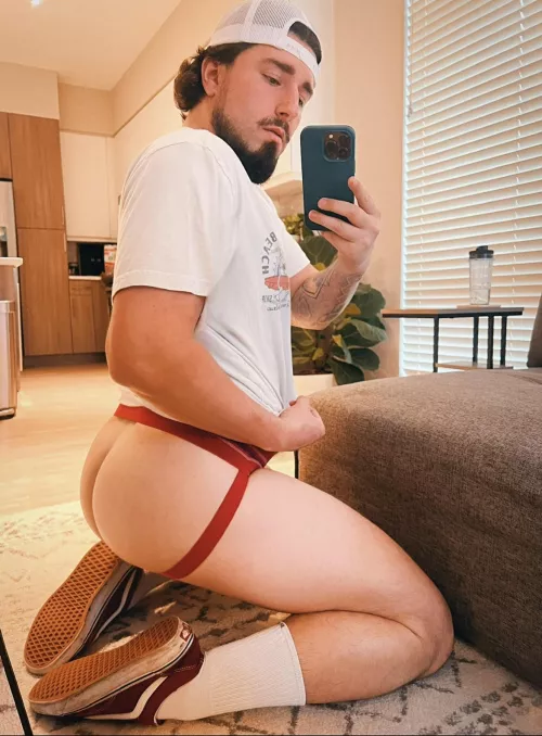 need a big cock to beat this pussy up— any takers? 🙇🏻 by calantxxx