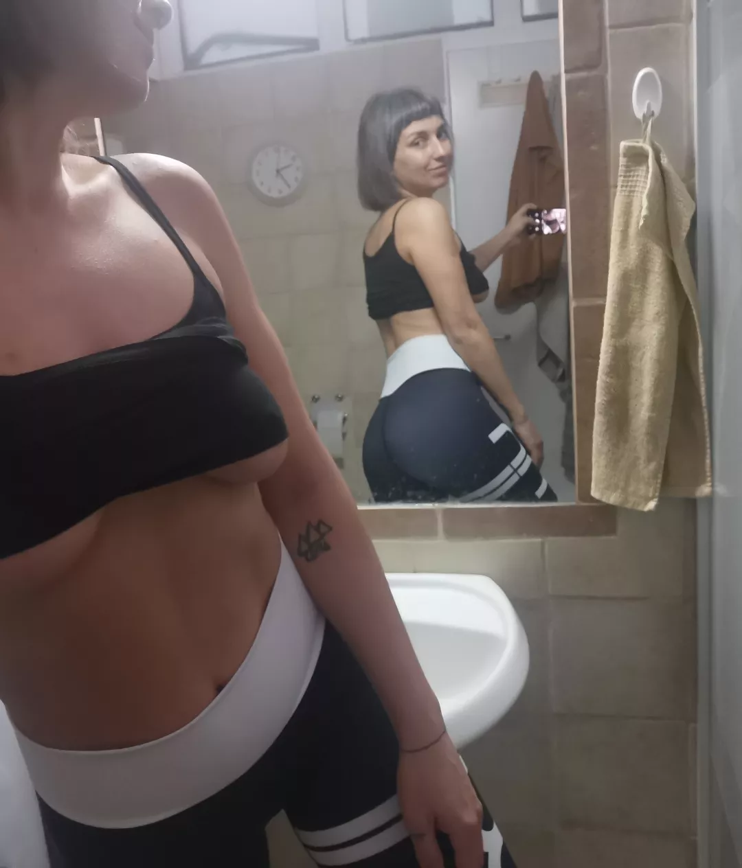 New yoga pants and underboob ;)  posted by LeylaLowe