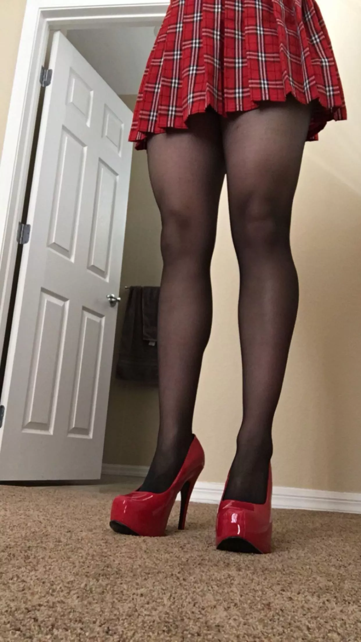 Plaid & Pantyhose posted by PantyhoseKendra