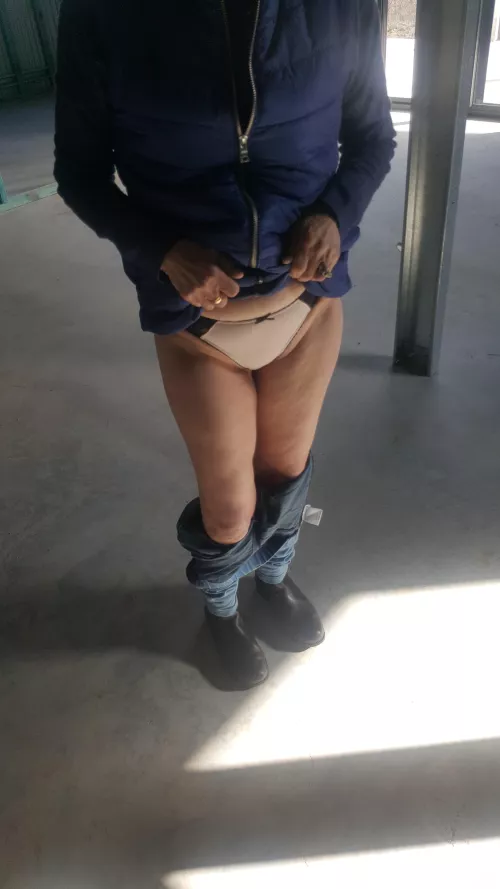 Queen being stripped off on a building site by Horny69dude247