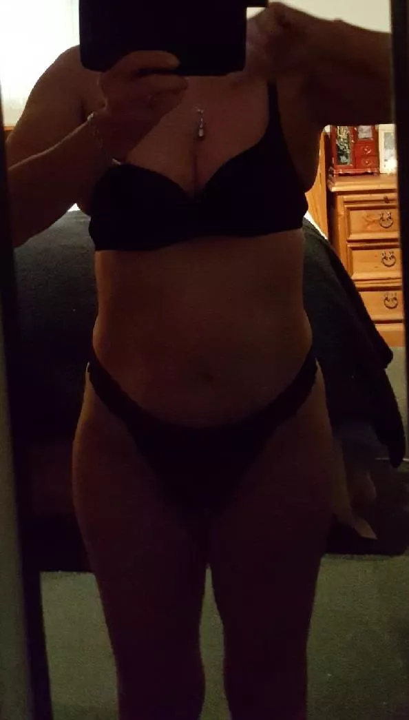 Queen taking selfie posted by Horny69dude247