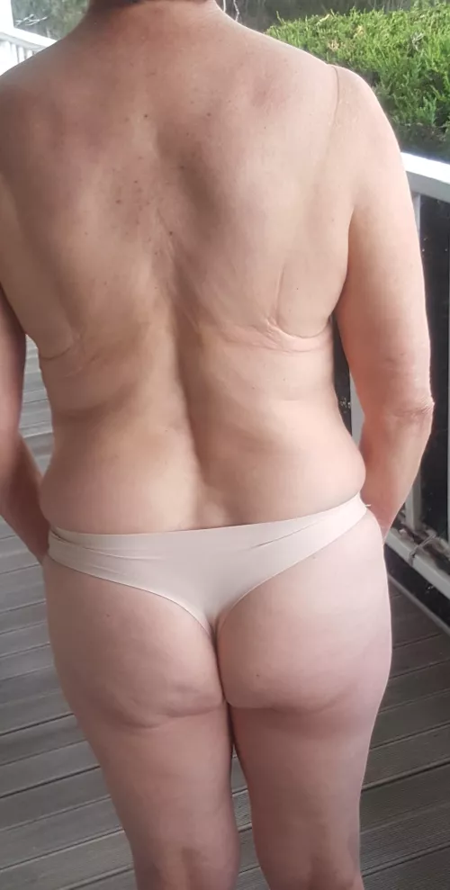 Sexy Queens ass view who likes it by Horny69dude247