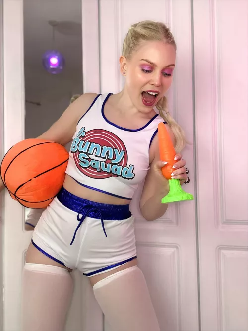 Such a good bunny needs a carrot  by ittybityprettykitty